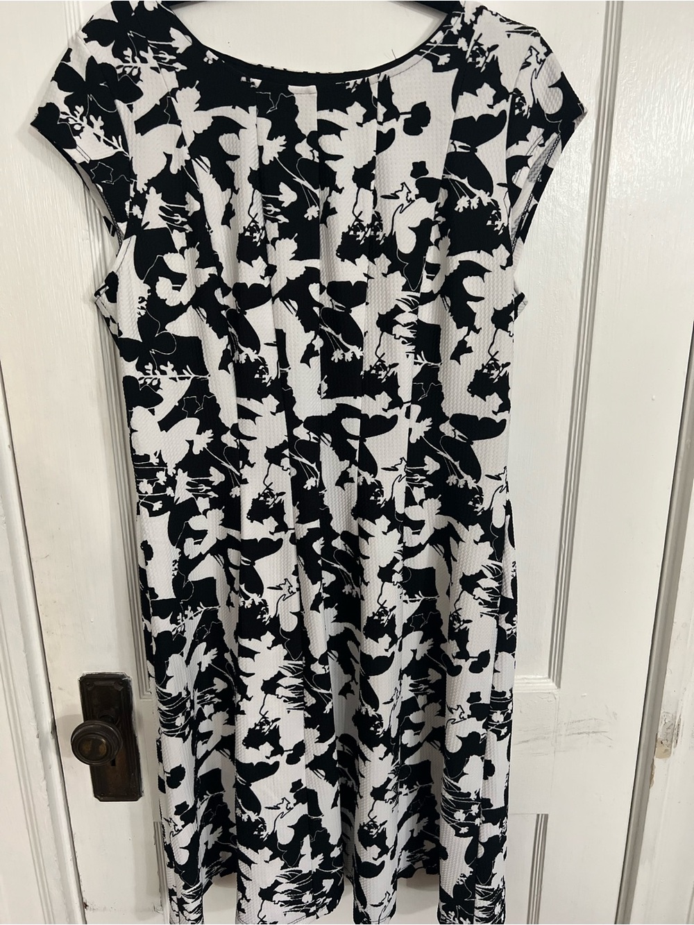 Black & White Floral Cap-Sleeve Dress